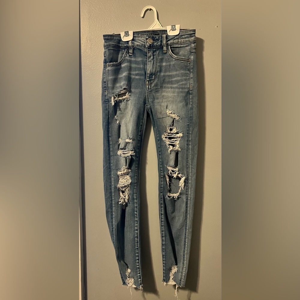 American eagle ripped jean
